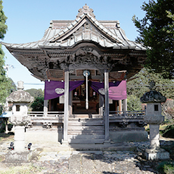 宇津救命丸 工場敷地内に残る宇津薬師堂(指定文化財)